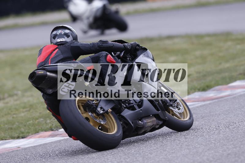 /Archiv-2025/06 18.04.2025 Speer Racing ADR/Gruppe gelb/backside